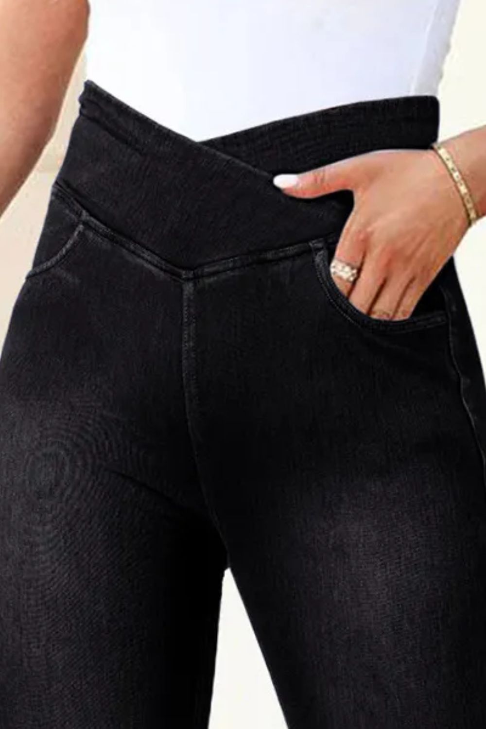 High Waist Jeans w/ Pockets